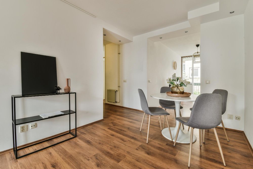 Step-by-Step Guide to Choosing Laminate Flooring for Entertaining & Hosting